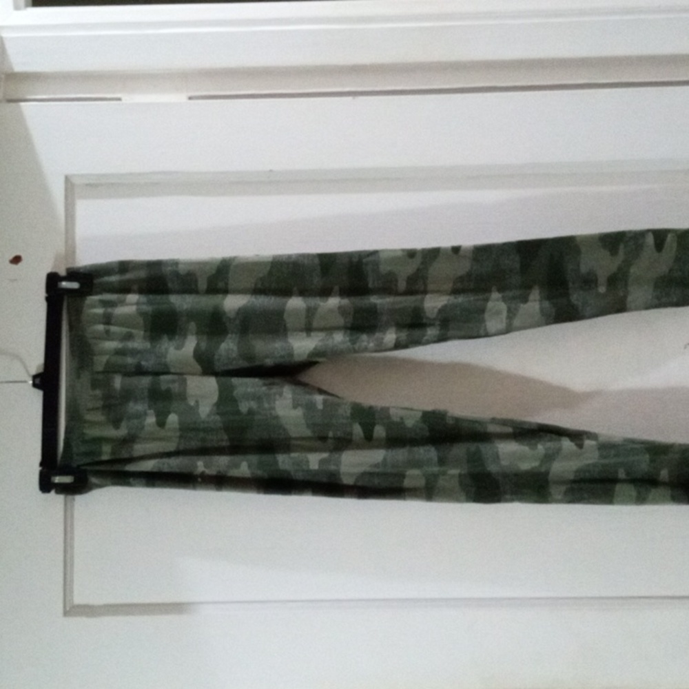 So size small camo leggings